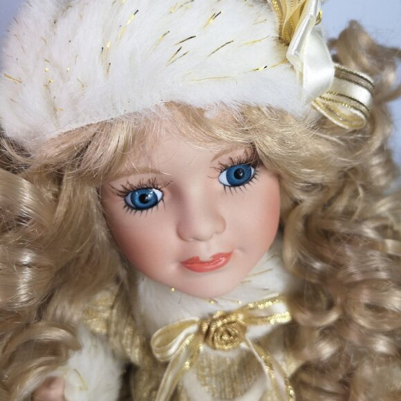 Vintage Animated Christmas Seated Angel Feathered Moving Wings Blonde Curls Fur - Picture 4 of 14